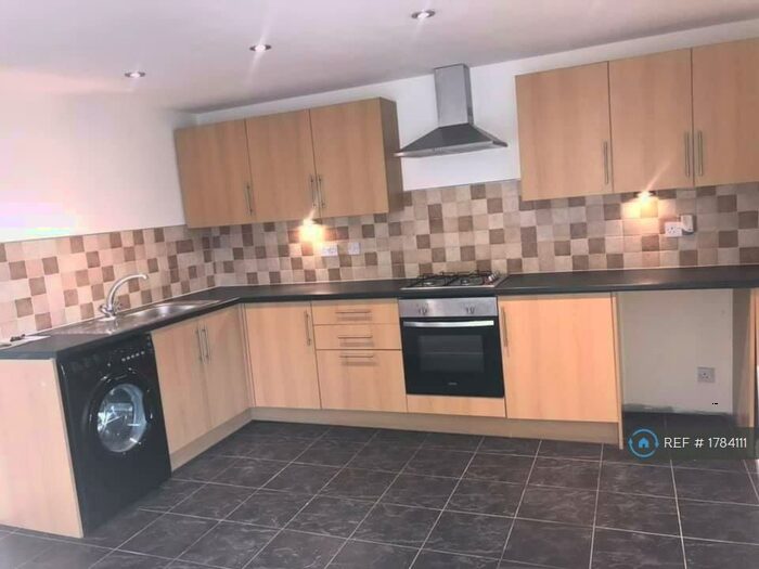 3 Bedroom Flat To Rent In Garforth, Leeds, LS25