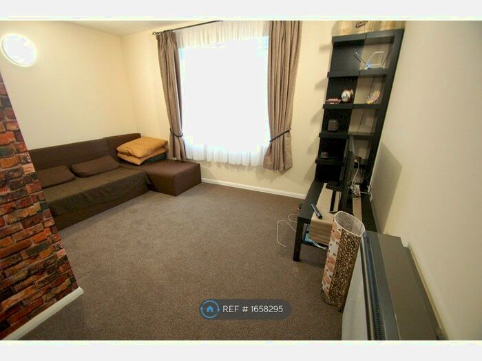 1 Bedroom Flat To Rent In Lister Court, London, NW9