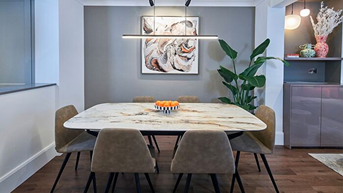 3 Bedroom Cottage To Rent In Cheval Place, London, SW7