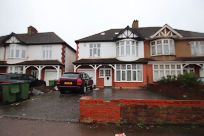 5 Bedroom Semi Detached House For Sale In London, SE9