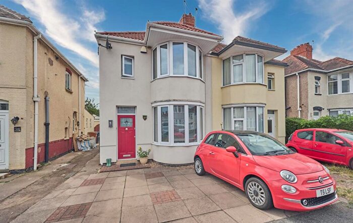 3 Bedroom Semi Detached House For Sale In Thirlmere Road, Hinckley, LE10