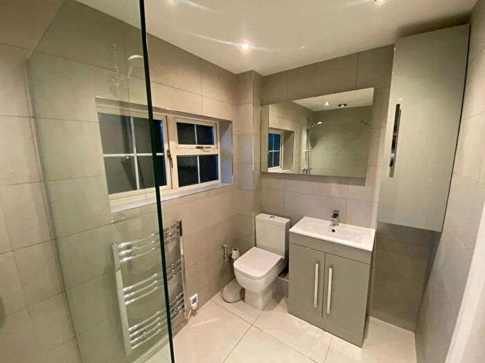 3 Bedroom Detached House For Sale In Pennine Close, Oadby, Leicester, LE2