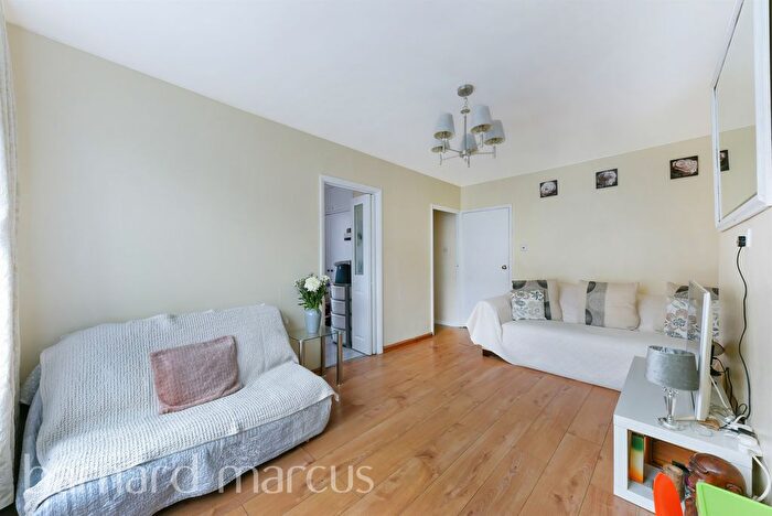 1 Bedroom Flat For Sale In Heather Close, London, SW8