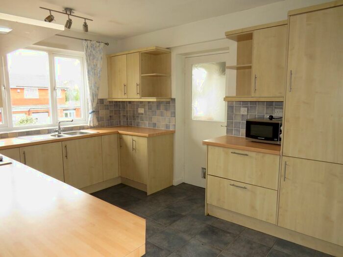 3 Bedroom House To Rent In Warrens End, Kings Norton, B38