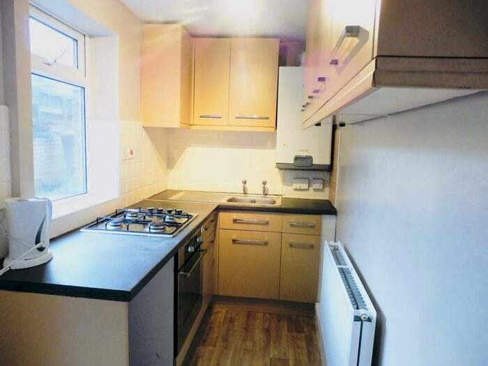 3 Bedroom House To Rent In Huddersfield Road, Elland, HX5