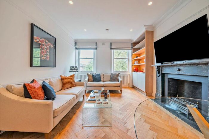 2 Bedroom Flat To Rent In Nevern Square, Earls Court, London, SW5