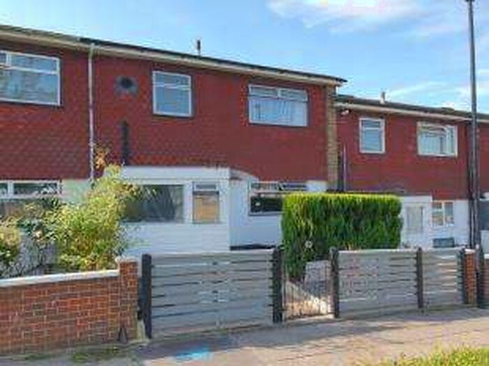 Houses for sale & to rent in CR0 0NW, Shaxton Crescent, New Addington