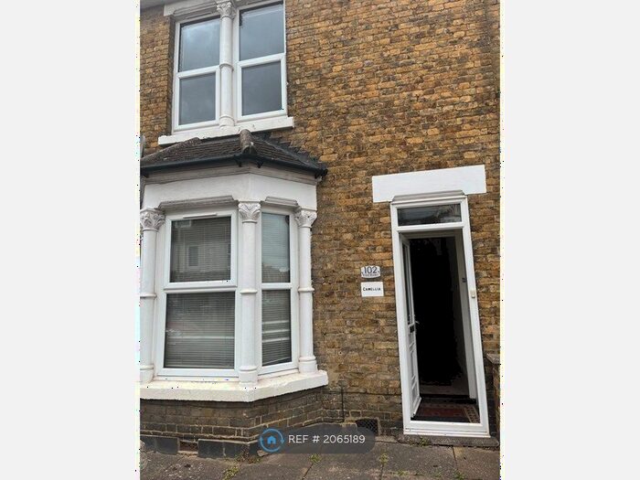 3 Bedroom Terraced House To Rent In Park Road, Sittingbourne, ME10
