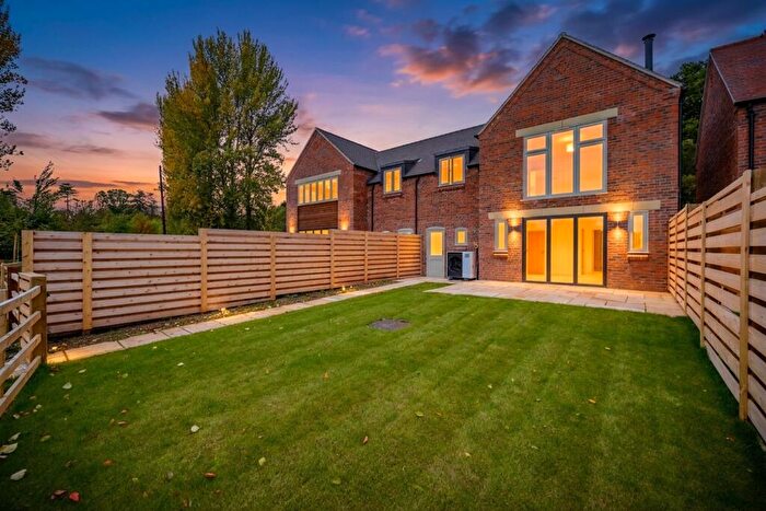3 Bedroom Semi-Detached House For Sale In Warwick Road, Knowle, B93