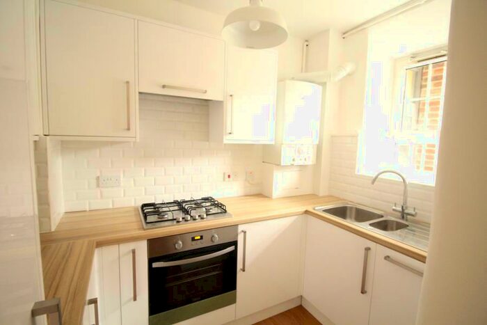 2 Bedroom Flat To Rent In Pegwell House, Hackney, E5