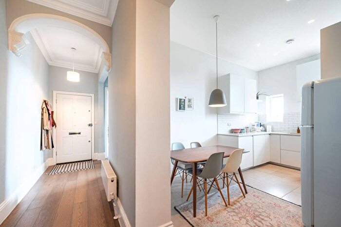 2 Bedroom Flat To Rent In St Pauls Avenue, , Willesden Green, London, NW2