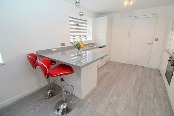 1 Bedroom Flat To Rent In Connaught Road, Roath, Cardiff, CF24