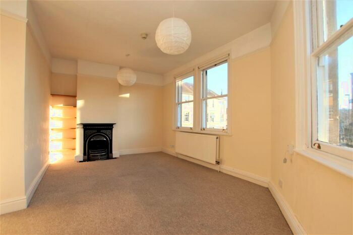 2 Bedroom Flat To Rent In Hayes Place, BA2