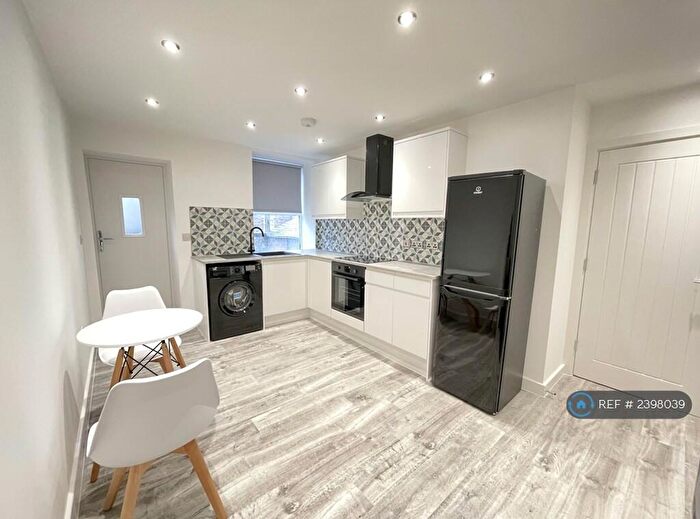 1 Bedroom Flat To Rent In High Street, Lees, Oldham, OL4