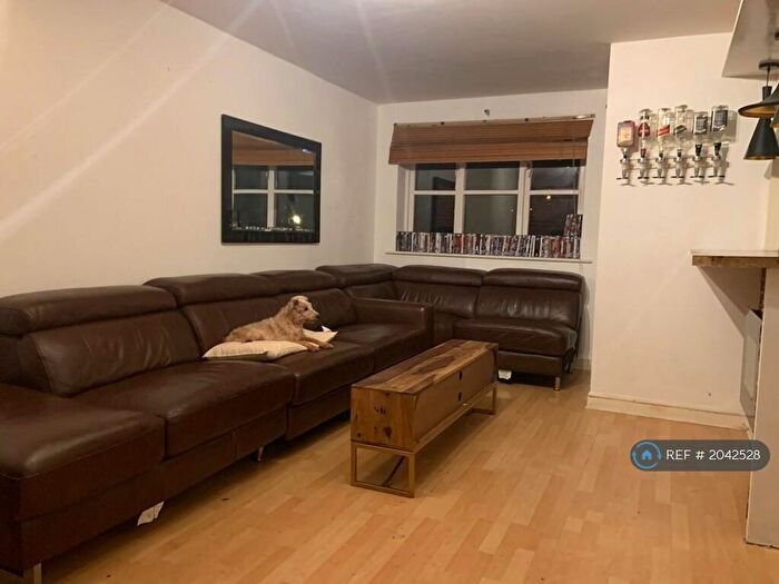 1 Bedroom Flat To Rent In Philips Close, Carshalton, SM5