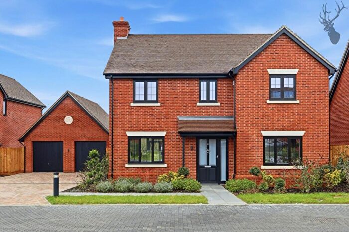 4 Bedroom Detached House For Sale In High House Farm, Stapelford Abbotts, RM4