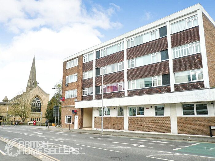 1 Bedroom Flat For Sale In St. Mark's Hill, Surbiton, KT6