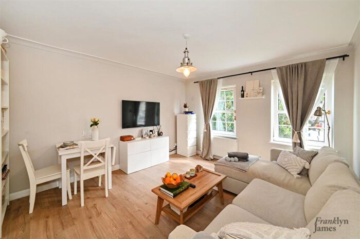 1 Bedroom Flat For Sale In Canton Street, London, E14