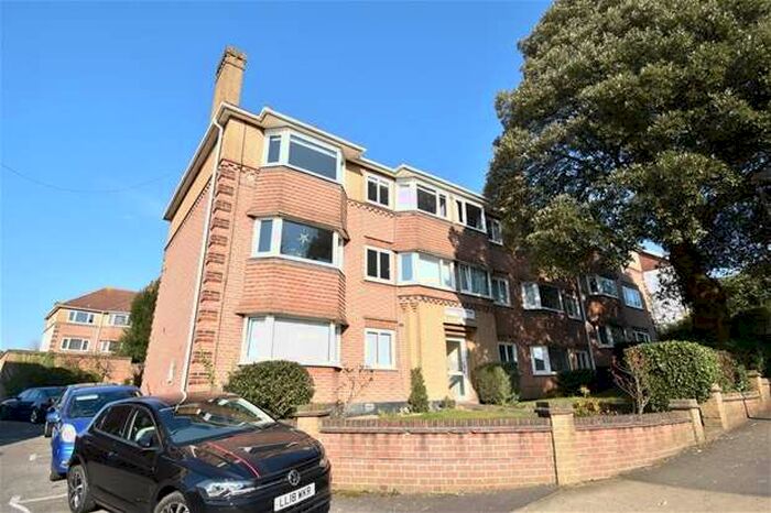 2 Bedroom Flat To Rent In Southbank, Surbiton, KT6