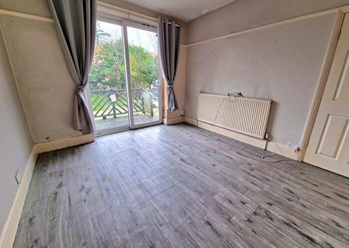 3 Bedroom Semi-Detached House For Sale In Windsor Road, Gee Cross, SK14