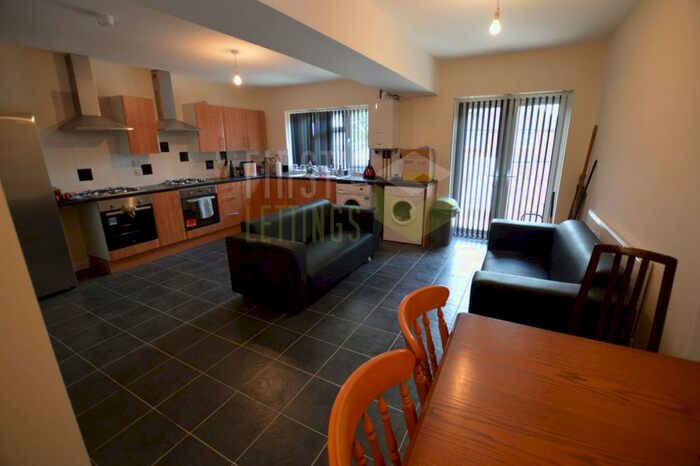 7 Bedroom Semi-Detached House To Rent In Houlditch Road, Leicester, LE2