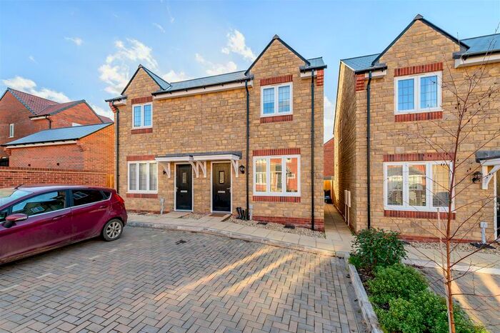 2 Bedroom Semi-Detached House For Sale In Gamlin Close, Wellington, TA21
