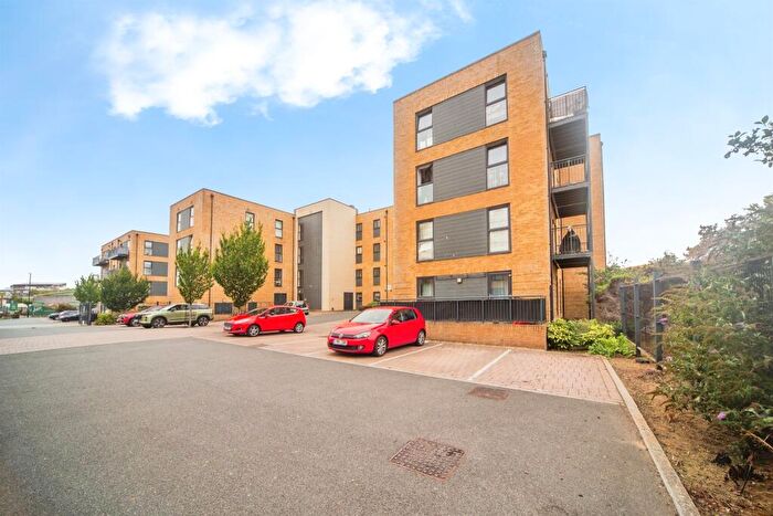 2 Bedroom Apartment For Sale In Albert Road North, Southampton, SO14