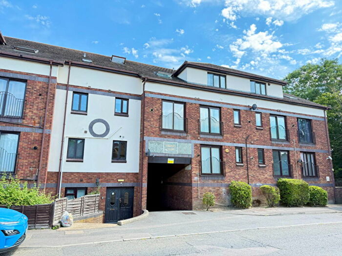 2 Bedroom Flat For Sale In Perfect Two Bedroom Apartment For First Time Buyers - Good Lease - Edward Court, Chatham, ME5
