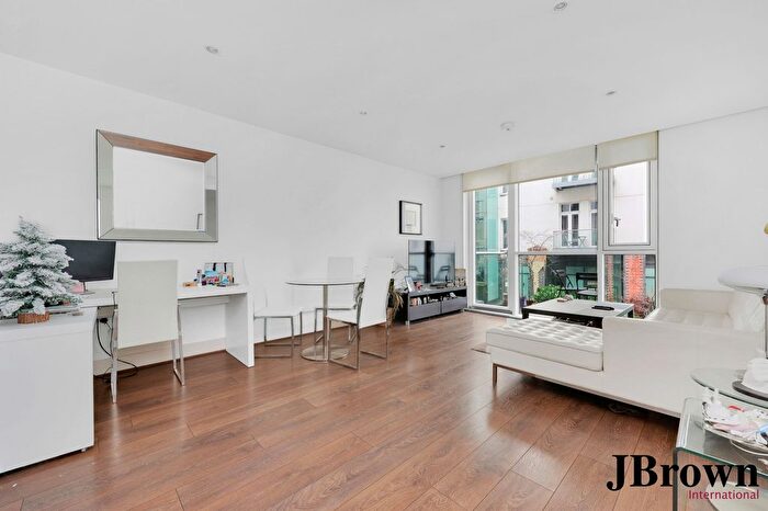 1 Bedroom Flat To Rent In Christopher Court, London, E1