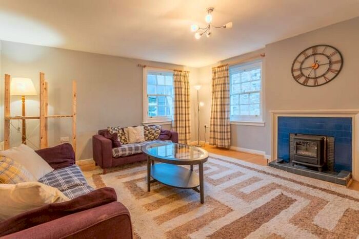 3 Bedroom Flat To Rent In White Horse Close, Canongate, Edinburgh, EH8