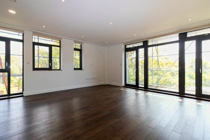 2 Bedroom Flat To Rent In Brindley Place, Uxbridge, UB8