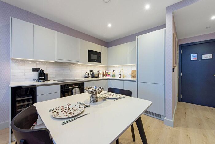 3 Bedroom Flat To Rent In The Draper, Colindale, London, NW9