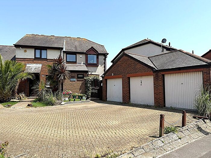3 Bedroom Terraced House For Sale In Vallis Close, Baiter Park, Poole, BH15