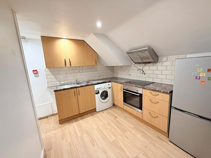2 Bedroom Flat To Rent In Ilford, IG1