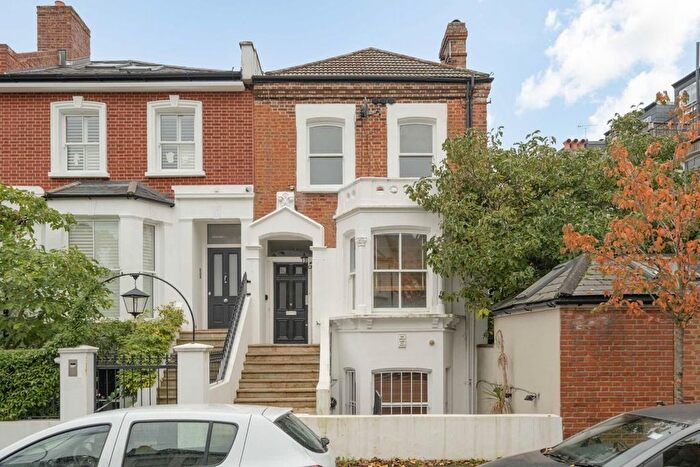 2 Bedroom Flat To Rent In Souldern Road, London, W14