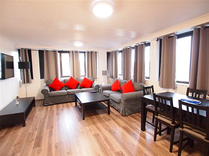 3 Bedroom Flat To Rent In Earls Court Road, Kensington &amp; Chelsea, London, SW5