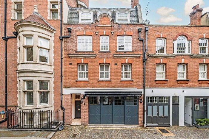 1 Bedroom Flat To Rent In Bruton Place, Mayfair, W1J