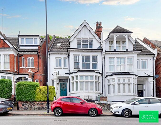 1 Bedroom Apartment For Sale In Muswell Hill Road, London, N10
