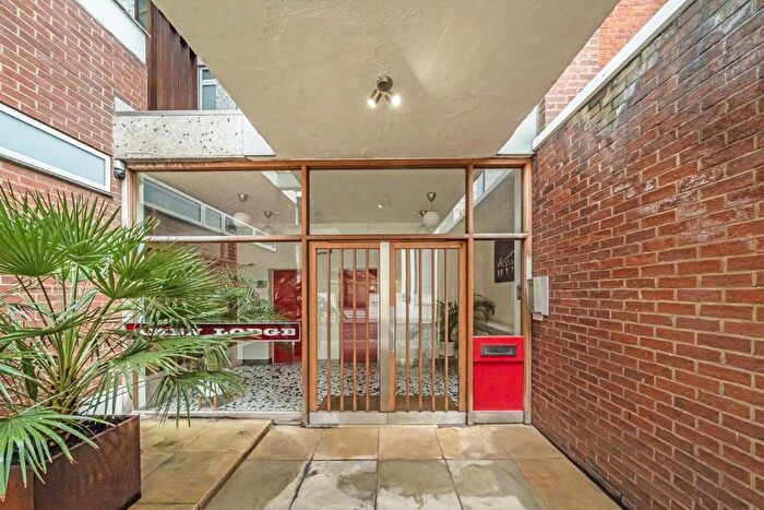 2 Bedroom Flat For Sale In Warwick Lane, Amen Lodge, EC4M