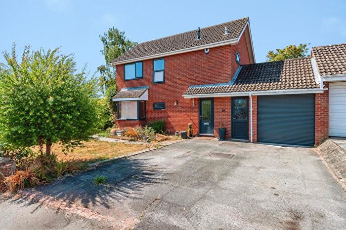 3 Bedroom Semi Detached House For Sale In Rosedale Gardens, Trowbridge, BA14