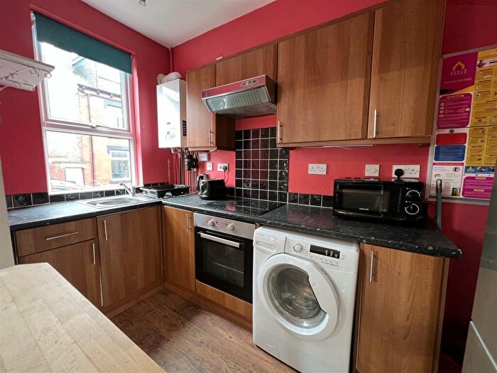 4 Bedroom Terraced House To Rent In Thornville View, Hyde Park, Leeds, LS6