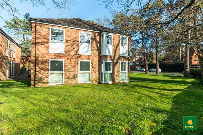 2 Bedroom Flat To Rent In Fairfax Mews, Church Road East, GU14