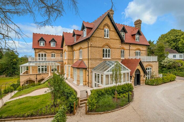 2 Bedroom Flat For Sale In Broadwater Down, Tunbridge Wells, TN2