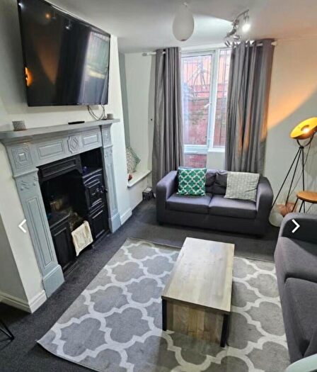 6 Bedroom Terraced House To Rent In Headingley Avenue, Leeds, West Yorkshire, LS6