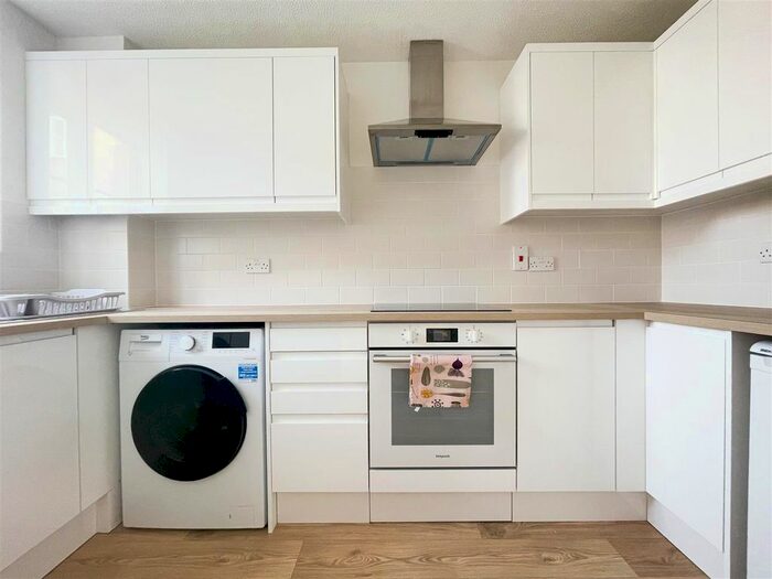 2 Bedroom Flat To Rent In Timber Court, Grays, RM17