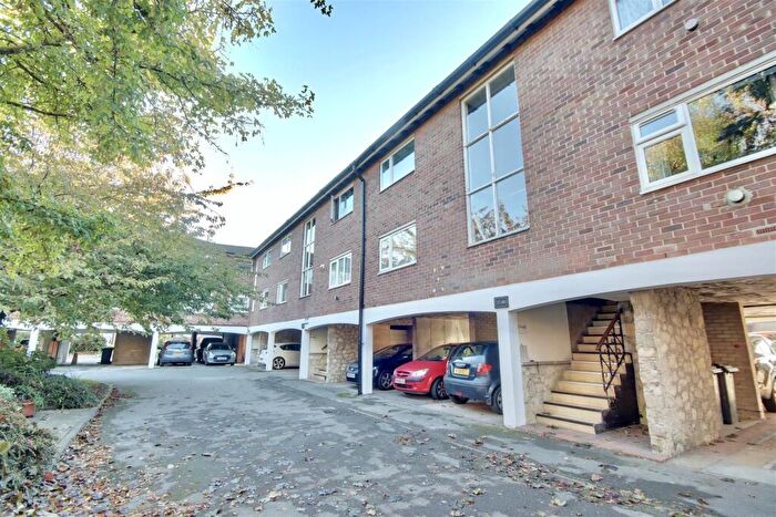 1 Bedroom Flat To Rent In Chidham Close, Havant, PO9