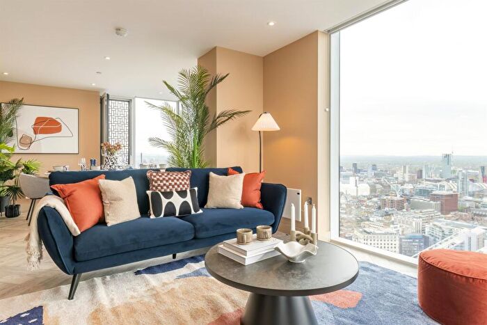 3 Bedroom Apartment To Rent In Colliers Yard, M3