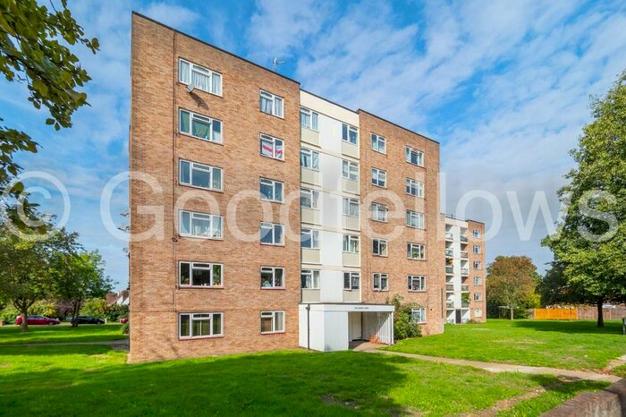 2 Bedroom Flat To Rent In Caverhill House, Woodcote Road, Wallington, Surrey, SM6