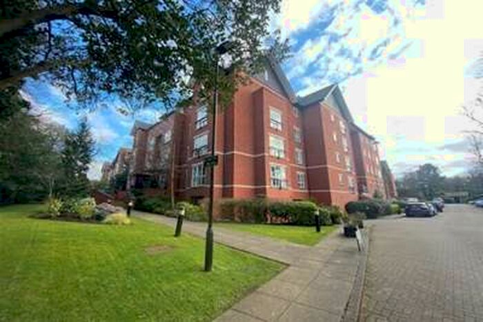 3 Bedroom Flat To Rent In New Hawthorne Gardens, L18