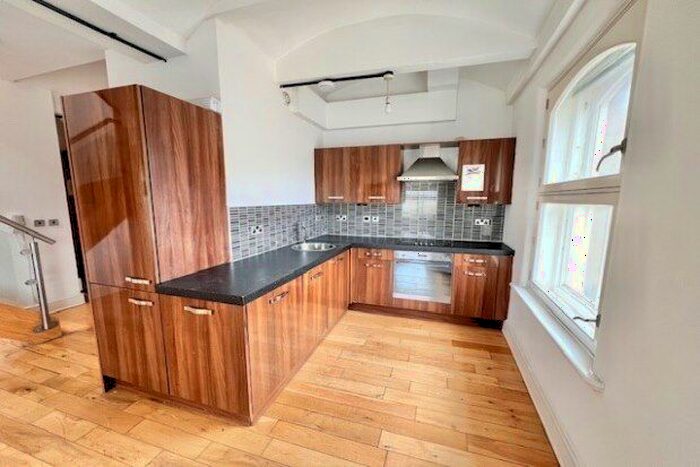 2 Bedroom Flat To Rent In St. Peters Street, Huddersfield, HD1